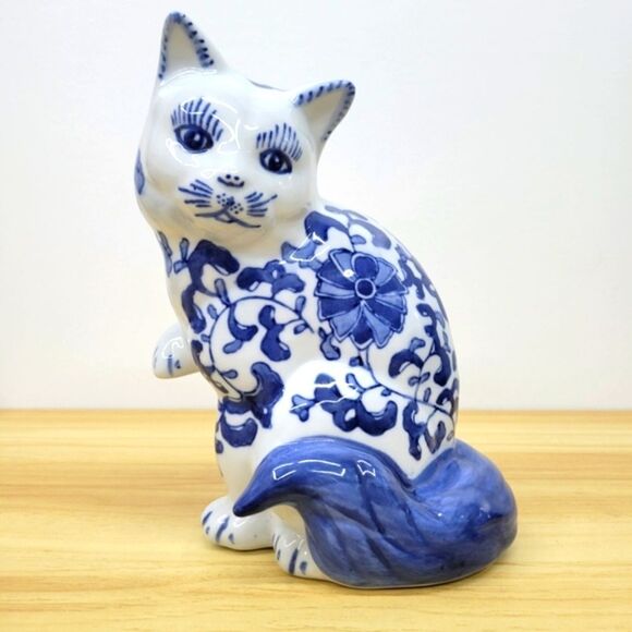 Blue and White Ceramic Cat Figurine - Picture 10 of 11